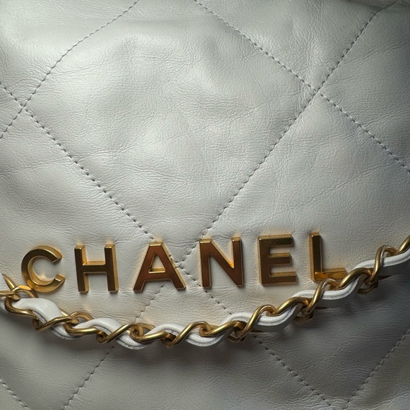 CHANEL SMALL 22 HANDBAG - Picture 2 of 15